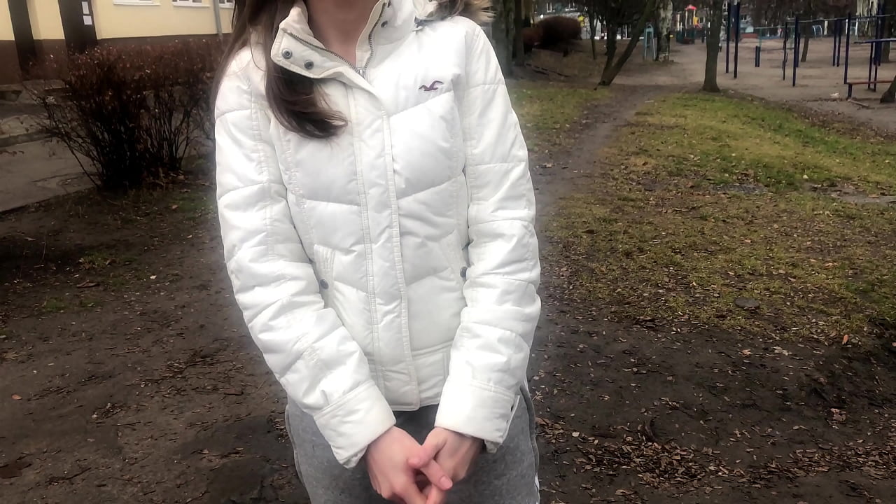 Onye ọbịa maka ego ahụ riri na iberibe. Russian Amateur. Site n'ikwu okwu.